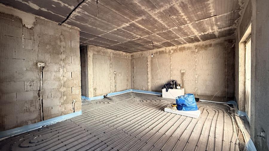 Duplex cu 3 camere cu Canalizare în Albina