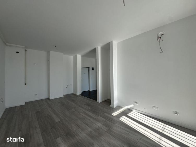 Apartament cu 3 camere semidecomandat în Florești