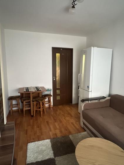 Apartament cu 2 camere nedecomandat în Tractorul