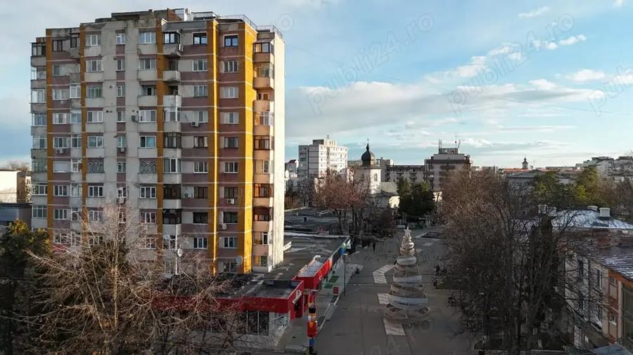 Apartament cu 3 camere decomandat în Central