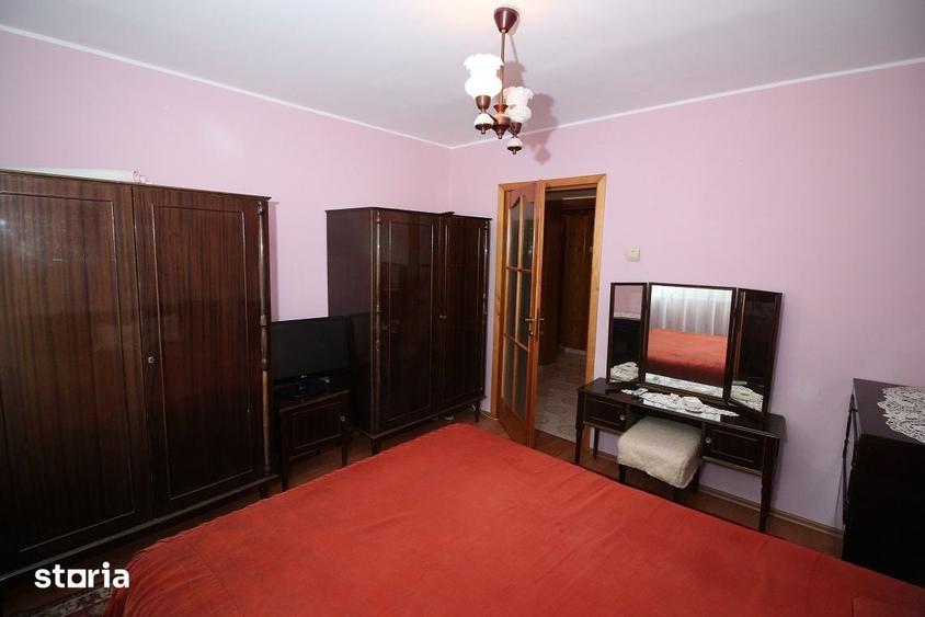Apartament cu 3 camere decomandat în Cornișa