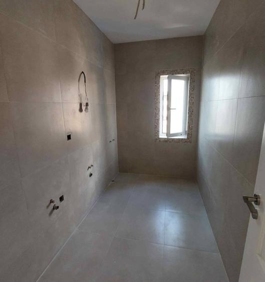 Apartament cu 3 camere semidecomandat în Baciu