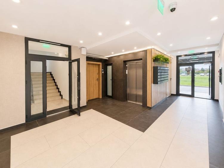 Apartament cu 4 camere semidecomandat în Florești
