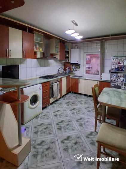 Apartament cu 3 camere decomandat, mobilat în Zorilor