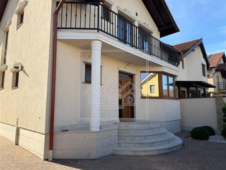 Casă cu 4 camere cu Teren 264 Mp în Tineretului