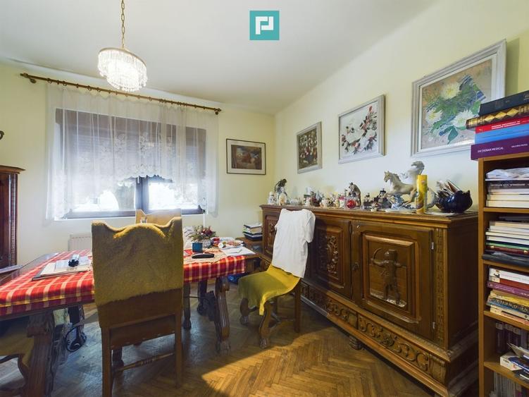 Casă individuală cu 10 camere cu Canalizare în Funcționarilor
