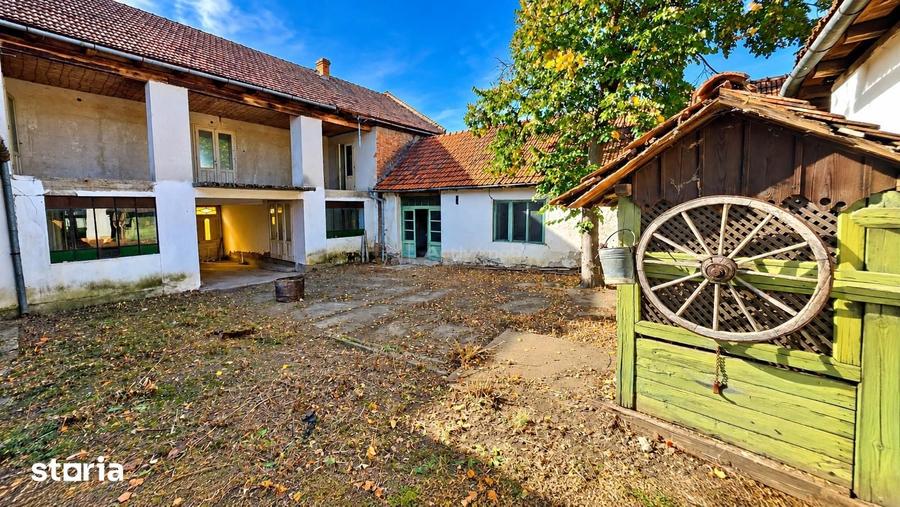 Casă semidecomandat cu Teren 944 Mp în Forotic