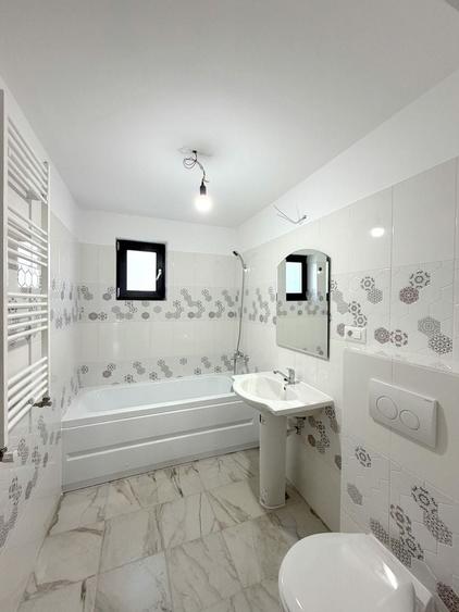 Casă individuală cu 6 camere cu Canalizare în Tei