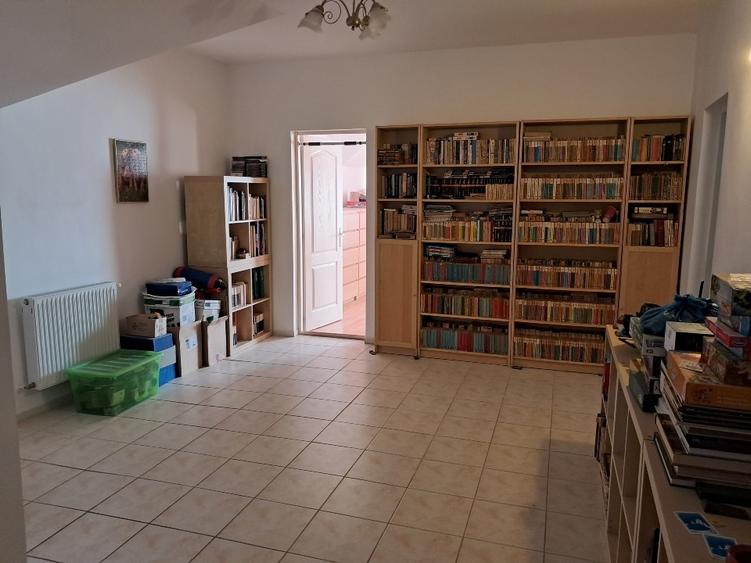 Casă individuală cu 5 camere cu Canalizare în Central
