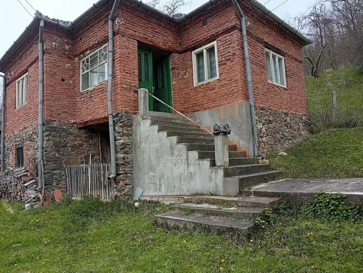 Casă cu Teren 7000 Mp în Poieni (Densuș)