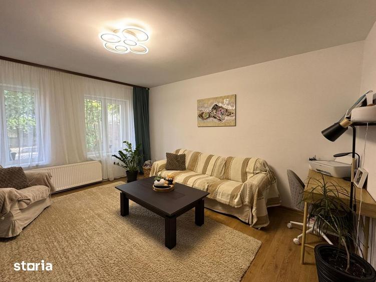 Casă cu 4 camere cu Canalizare în Trei Stejari