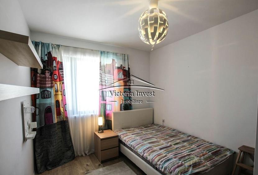 Apartament cu 4 camere semidecomandat, mobilat în Băneasa