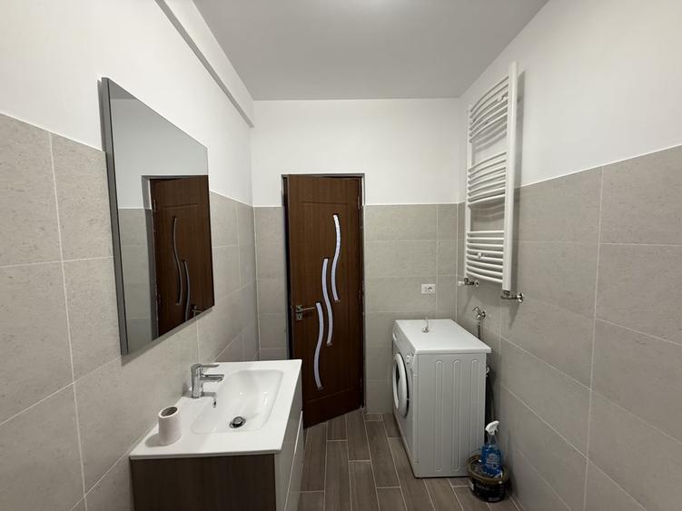 Apartament cu 3 camere decomandat în Vest
