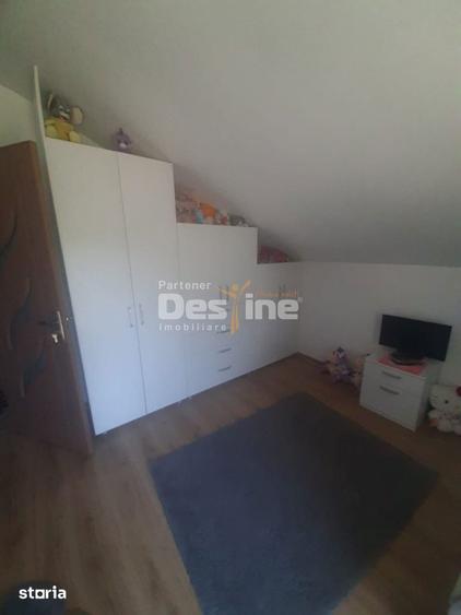Casă cu 5 camere cu Teren 1675 Mp în Pestișu Mic