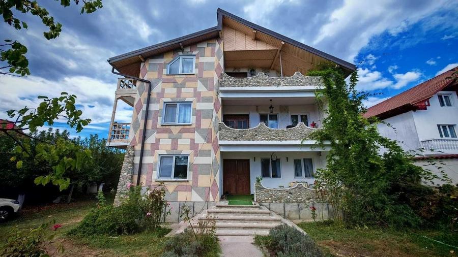 Casă cu 4 camere cu Teren 1875 Mp în Mihăești