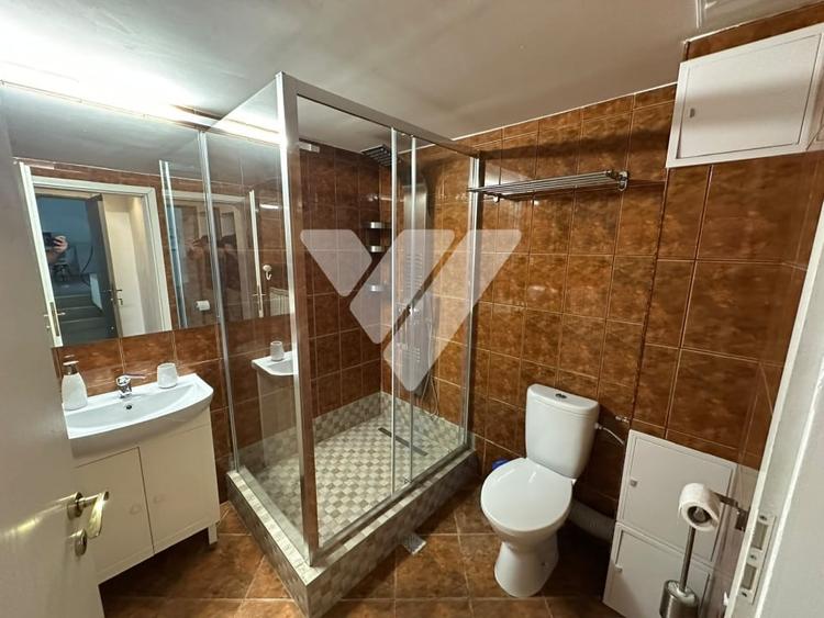 Casă individuală cu 8 camere cu Canalizare în Ștrand