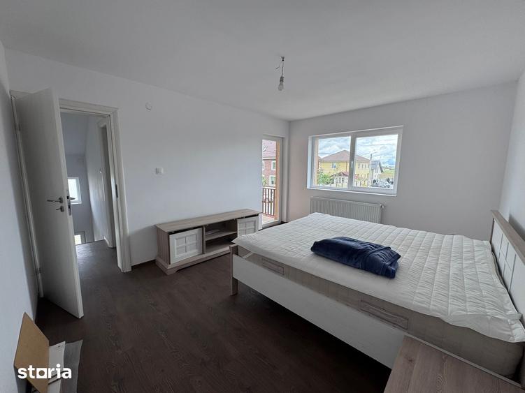 Casă cu 5 camere cu Teren 369 Mp în Soarelui