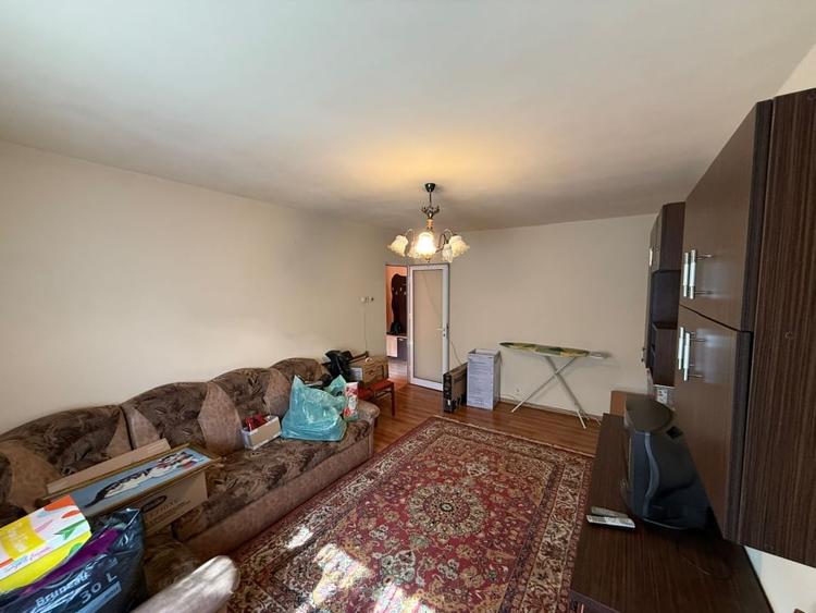 Apartament cu 3 camere decomandat, mobilat în Bogdan Vodă