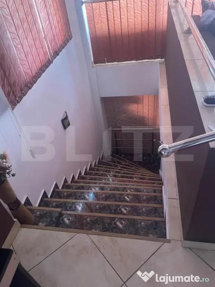 Casă cu 5 camere cu Teren 300 Mp în Central