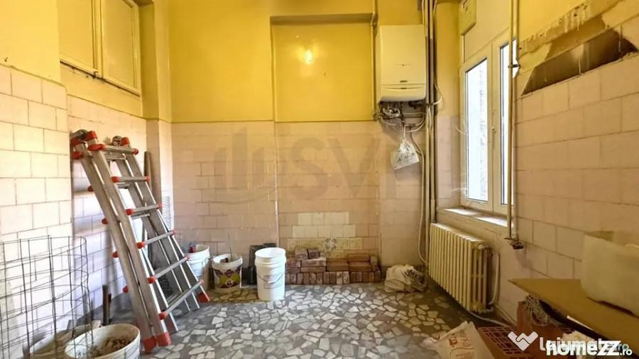 Apartament cu 5 camere semidecomandat în Universitate