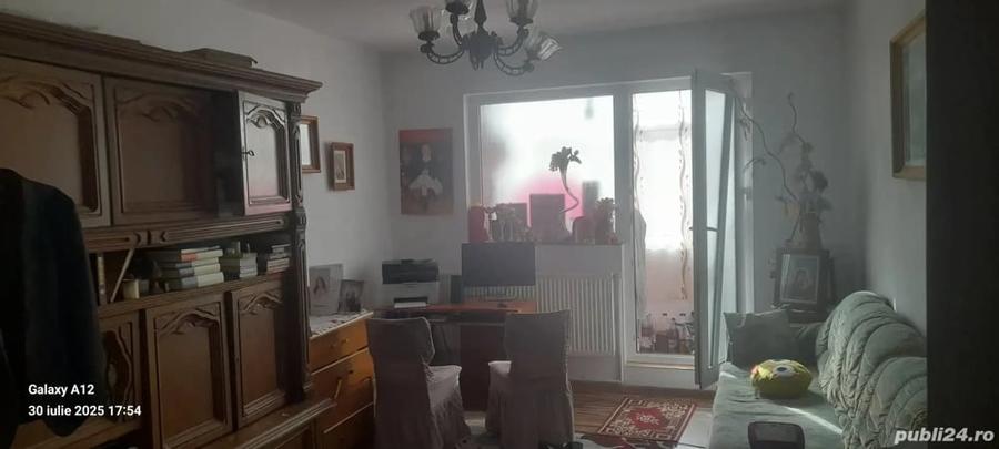 Apartament cu 3 camere decomandat în Pașcani