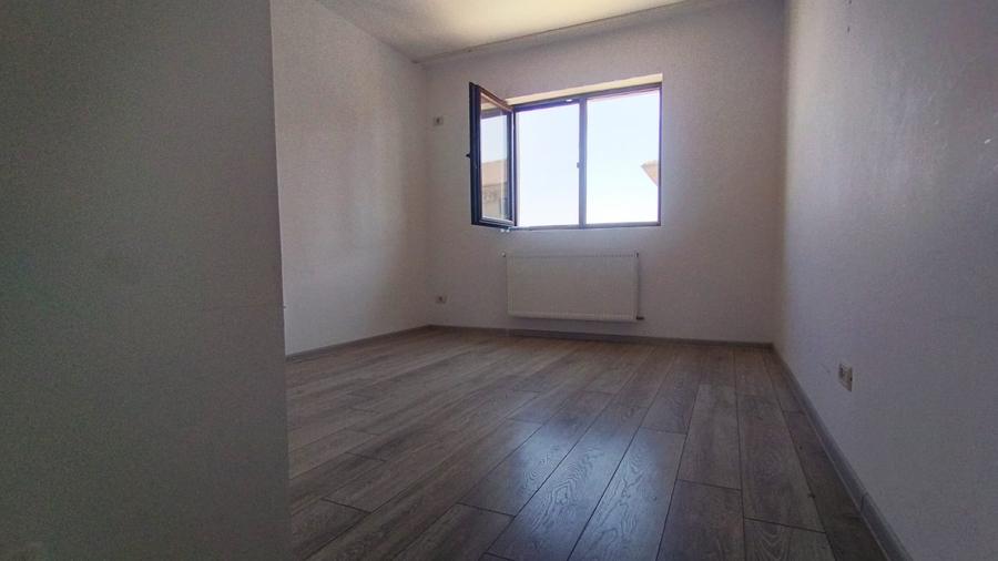 Apartament cu 3 camere decomandat în Dobroești