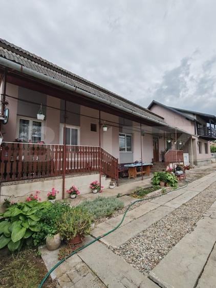 Casă individuală cu 6 camere cu Canalizare în Mihai Viteazu