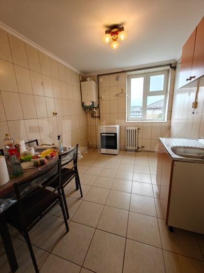 Apartament cu 3 camere decomandat, mobilat în Central