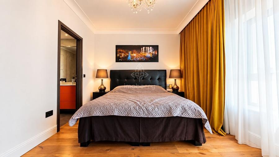 Apartament cu 4 camere decomandat în Lacul Tei