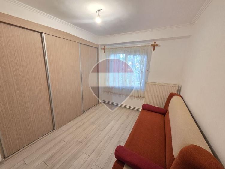 Apartament cu 3 camere decomandat, mobilat în Central