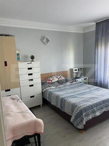 Casă cu 8 camere cu Teren 1000 Mp în Moșnița Veche