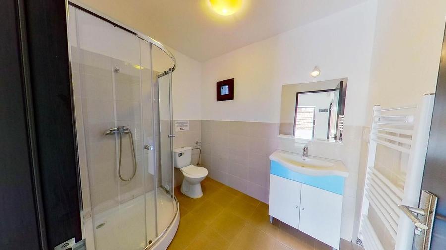 Casă individuală cu 10 camere cu Canalizare în Blumăna