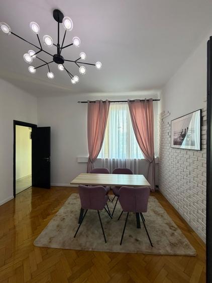 Apartament cu 4 camere semidecomandat, mobilat în Universitate