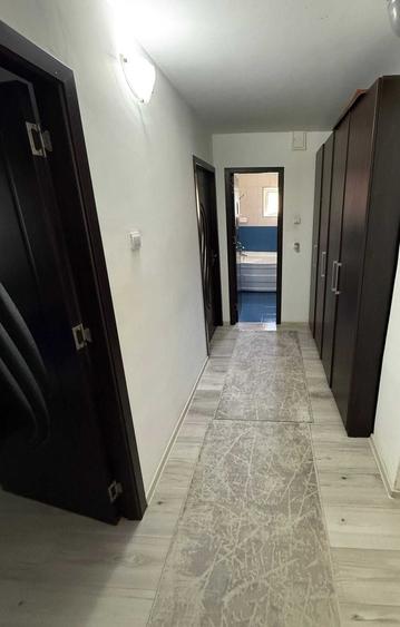 Apartament cu 3 camere decomandat în 1 Mai