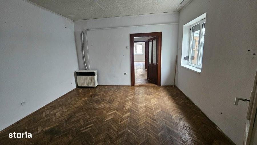 Casă cu 3 camere cu Teren 130 Mp în Central