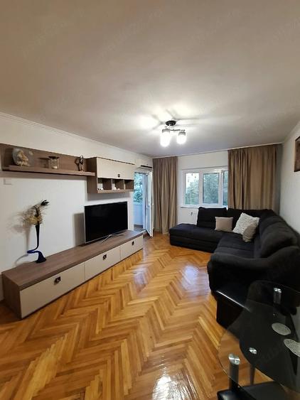 Apartament cu 2 camere decomandat în Micro 20
