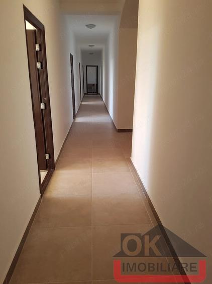 Apartament cu 6 camere decomandat în Central