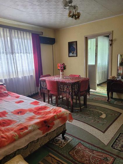 Apartament cu 2 camere nedecomandat în Uiești