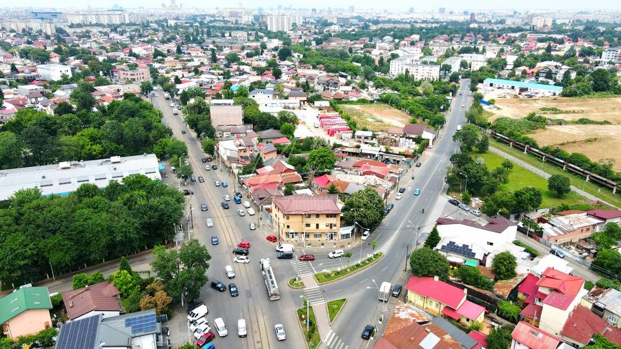 Casă individuală cu 7 camere cu Canalizare în Pieptănari