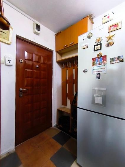 Apartament cu 3 camere semidecomandat, mobilat în Dărmănești