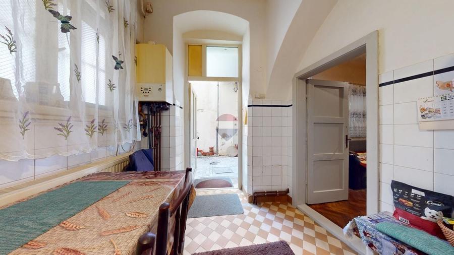 Apartament cu 3 camere decomandat în Centrul Istoric