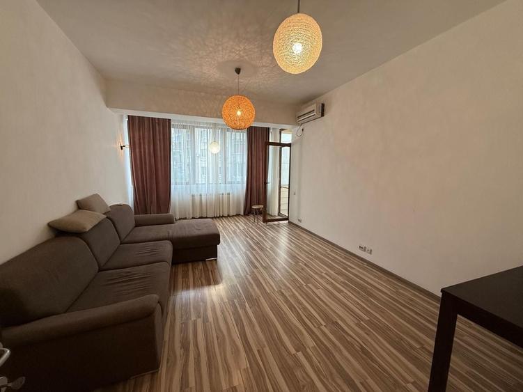 Apartament cu 3 camere semidecomandat, mobilat în Lujerului