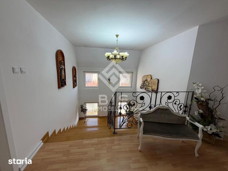 Casă cu 10 camere cu Teren 1400 Mp în Unirea