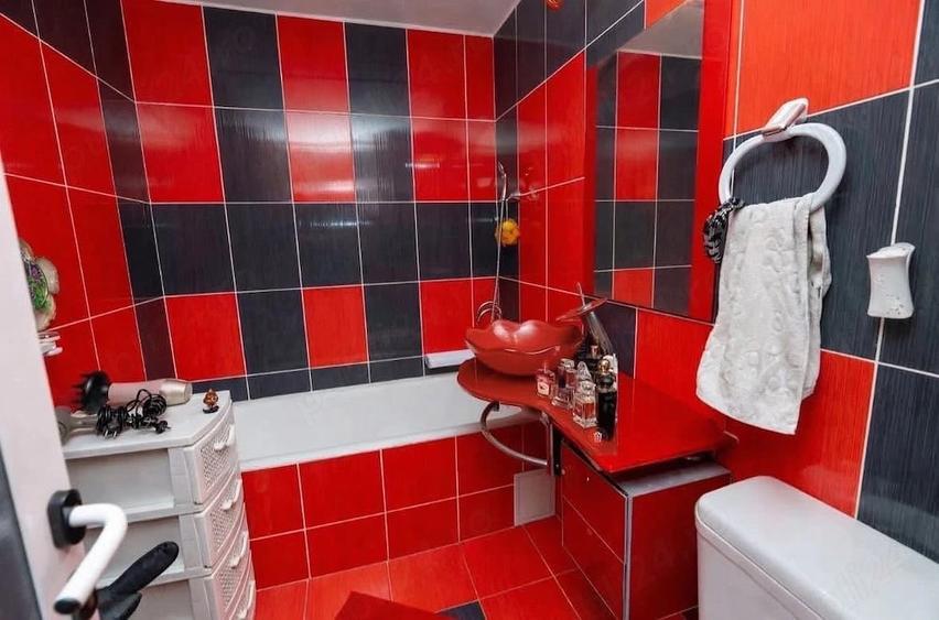 Apartament cu 3 camere nedecomandat în Babadag