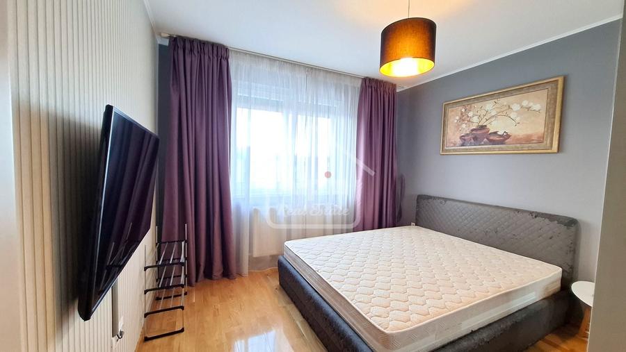 Apartament cu 2 camere decomandat în Tractorul