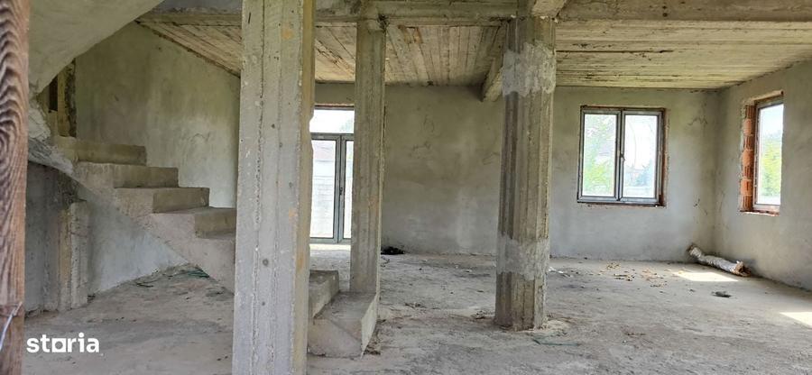 Casă cu 4 camere în Balotești