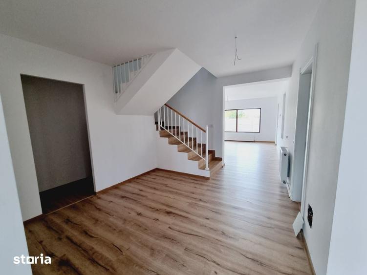 Casă cu 4 camere cu Teren 75 Mp în Domnești