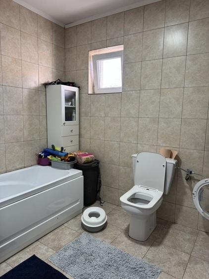 Apartament cu 3 camere decomandat în Spitalul Județean