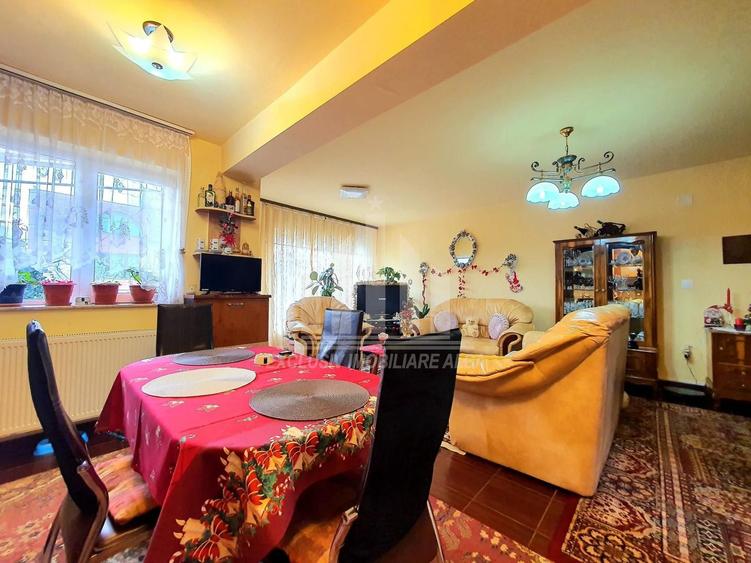 Duplex cu 4 camere cu Canalizare în Cetate