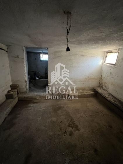 Casă individuală cu 8 camere cu Canalizare în Boș